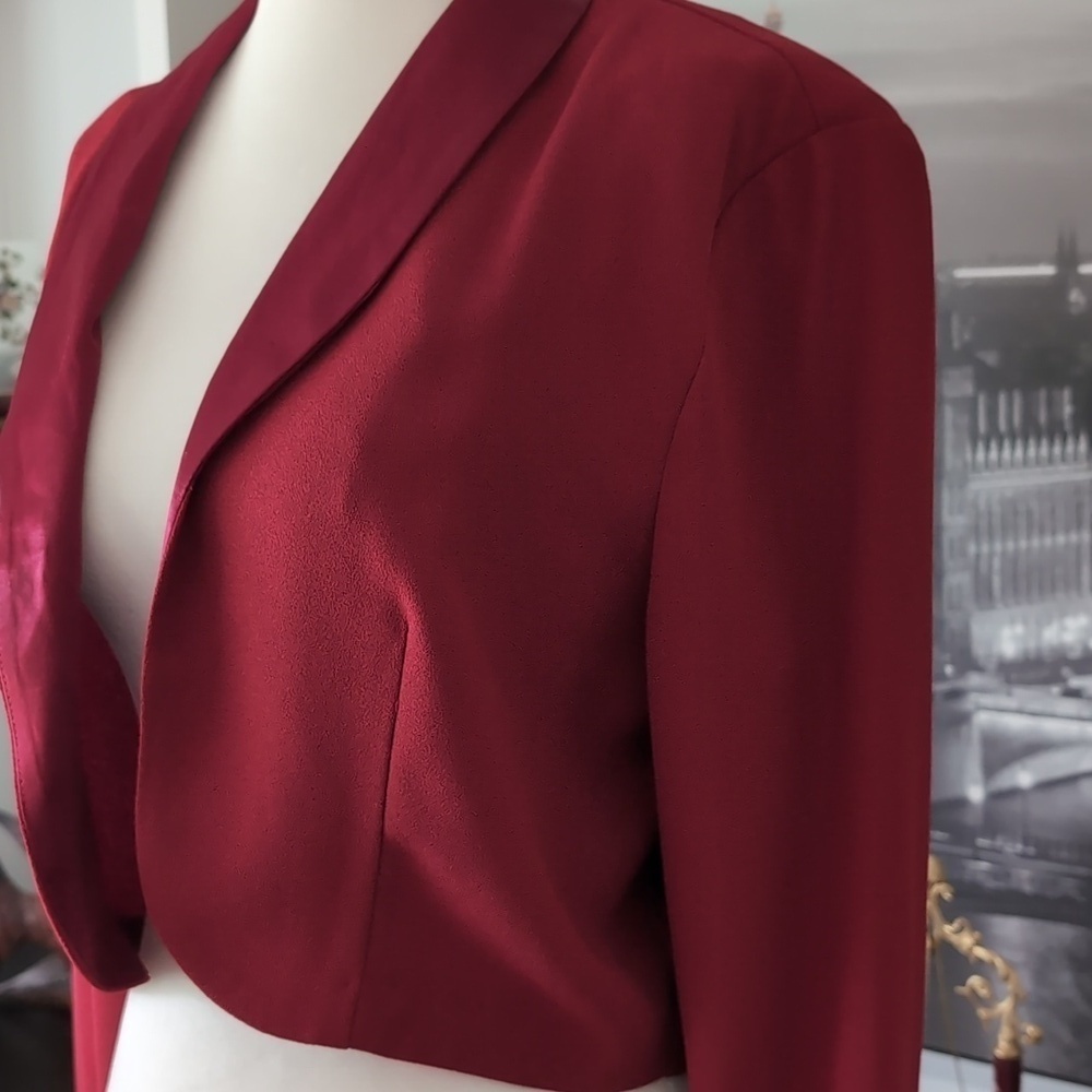 Joseph Ribkoff Red Cropped Blazer Tailored Suit Jacket, Size 12. - Picture 4 of 9